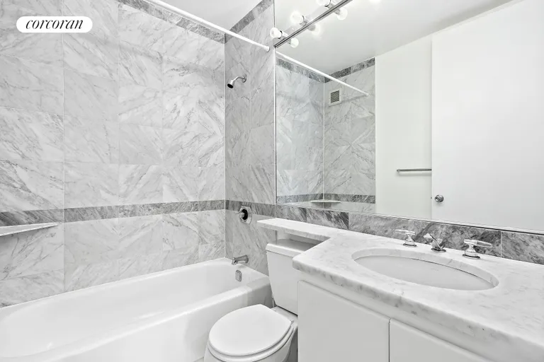 New York City Real Estate | View 500 West 43rd Street, 37B | Full Bathroom | View 8