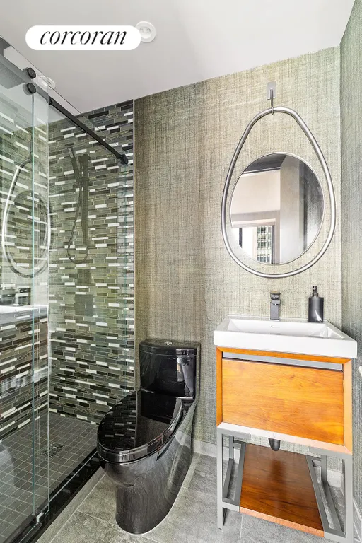 New York City Real Estate | View 100 United Nations Plaza, 23A | En suite 2nd bathroom | View 10