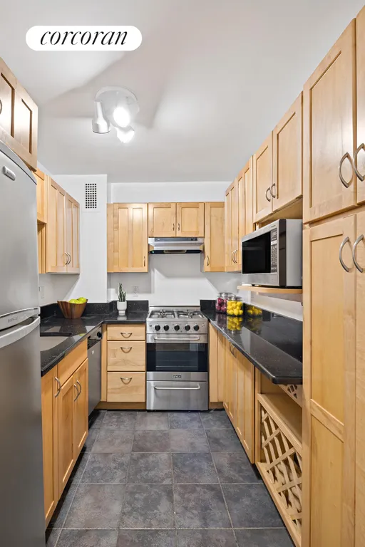 New York City Real Estate | View 305 East 24th Street, 6A | Kitchen | View 5