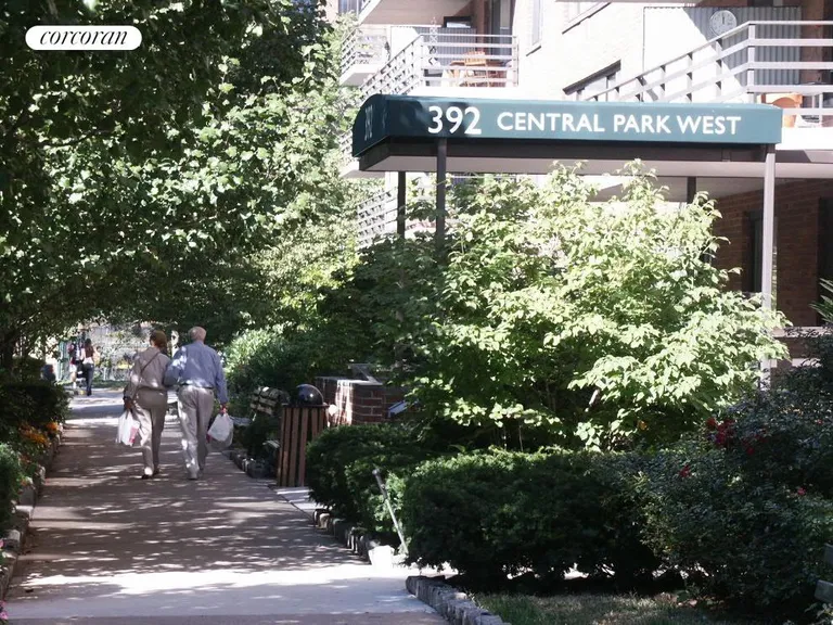 New York City Real Estate | View 392 Central Park West, 5J | Garden-side Entry | View 8