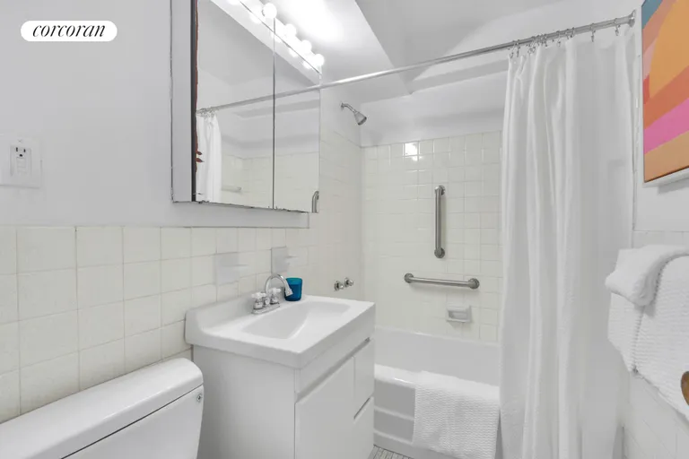 New York City Real Estate | View 175 West 12th Street, 6J | Full Bathroom | View 7