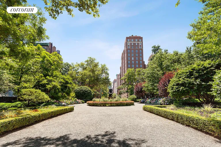 New York City Real Estate | View 39 Gramercy Park North, 6D | room 4 | View 5