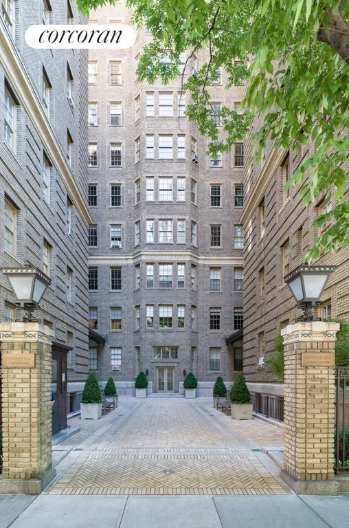New York City Real Estate | View 1 West 64th Street, 1C | room 1 | View 2