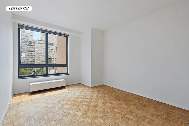 New York City Real Estate | View 100 United Nations Plaza, 11D | Large south-facing bedroom | View 3