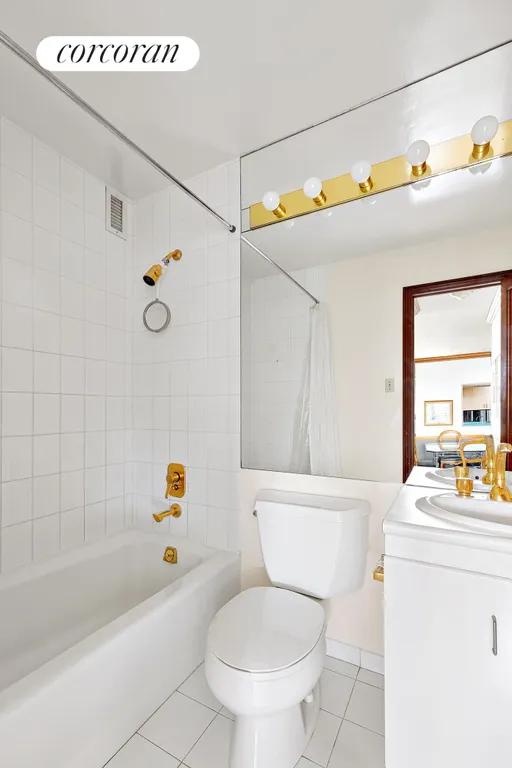 New York City Real Estate | View 222 West 14th Street, 10B | Full Bathroom | View 8