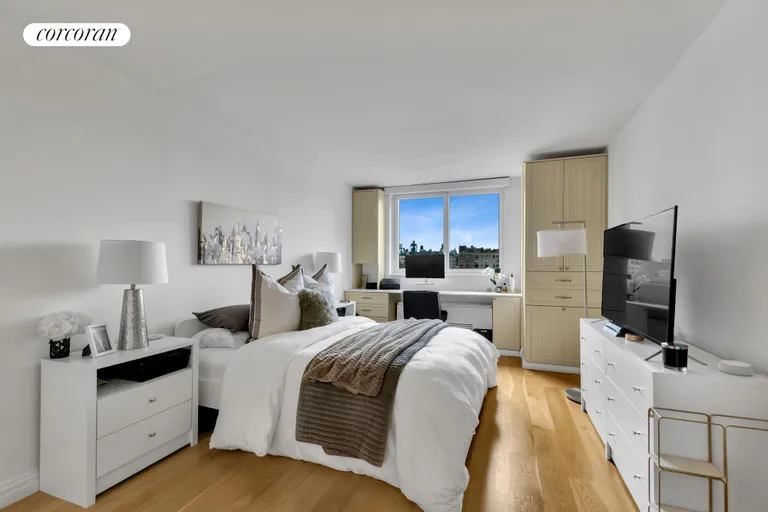 New York City Real Estate | View 200 East 94th Street, 2112 | Bedroom | View 4