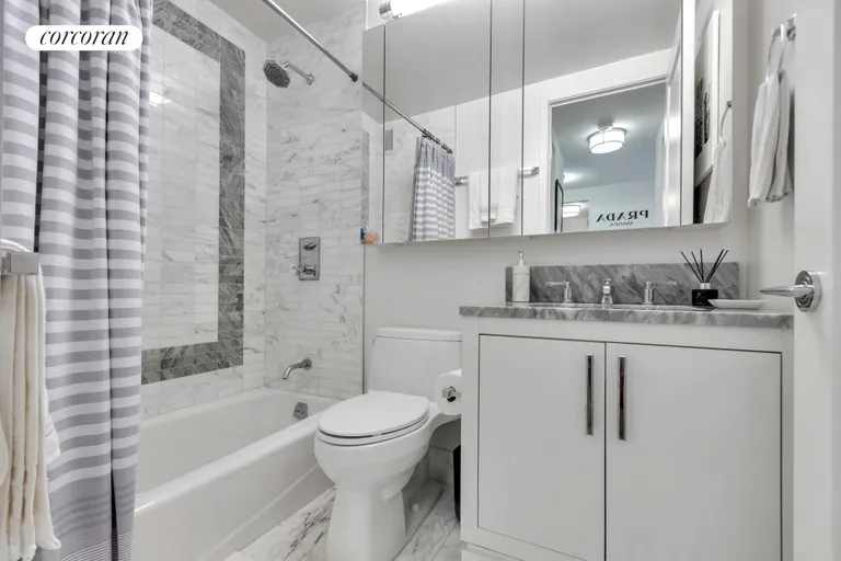 New York City Real Estate | View 200 East 94th Street, 2112 | Full Bathroom | View 5