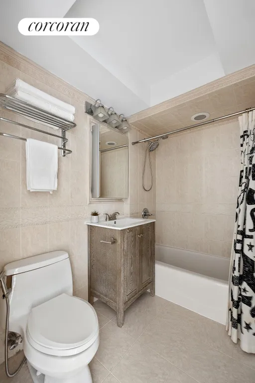 New York City Real Estate | View 156 Sackett Street, 5C | Full Bathroom | View 5