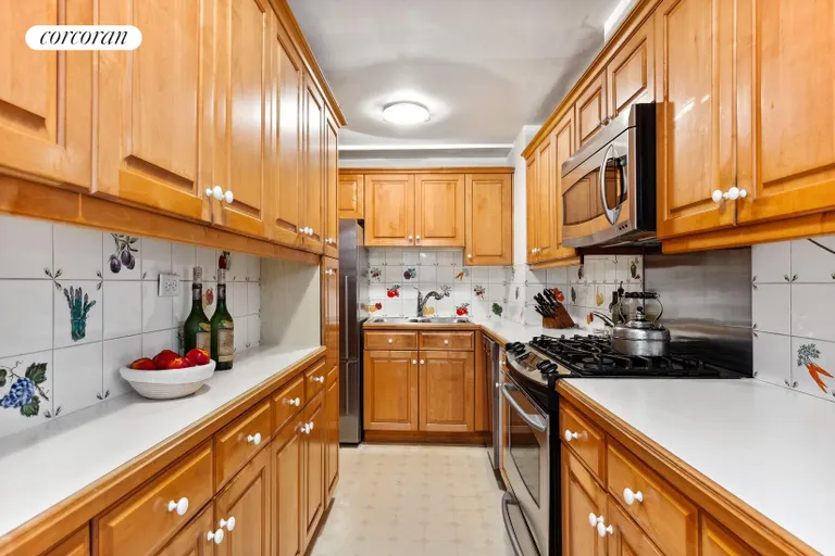 New York City Real Estate | View 107 West 86th Street, 11AB | Eat-in Cooks Kitchen | View 3