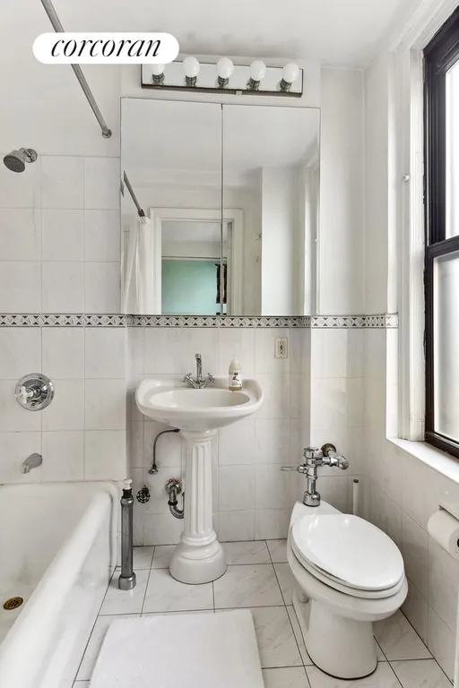 New York City Real Estate | View 107 West 86th Street, 11AB | Windowed En-Suite Primary Bath | View 8