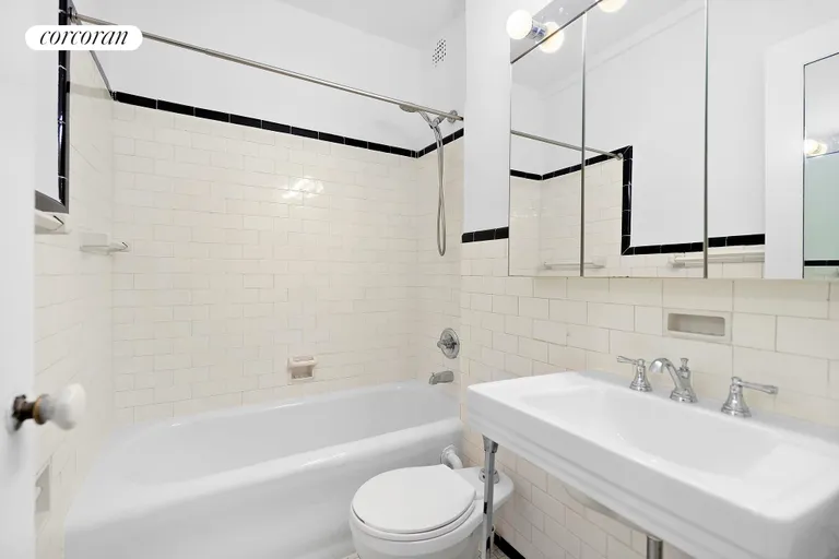 New York City Real Estate | View 24 Fifth Avenue, 520 | Full Bathroom | View 4