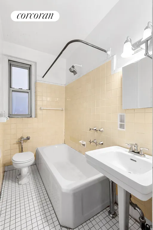 New York City Real Estate | View 210 West 19th Street, 2K | Bath | View 5