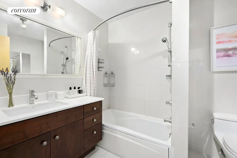 New York City Real Estate | View 14 Hope Street, PHC | Full Bathroom | View 5