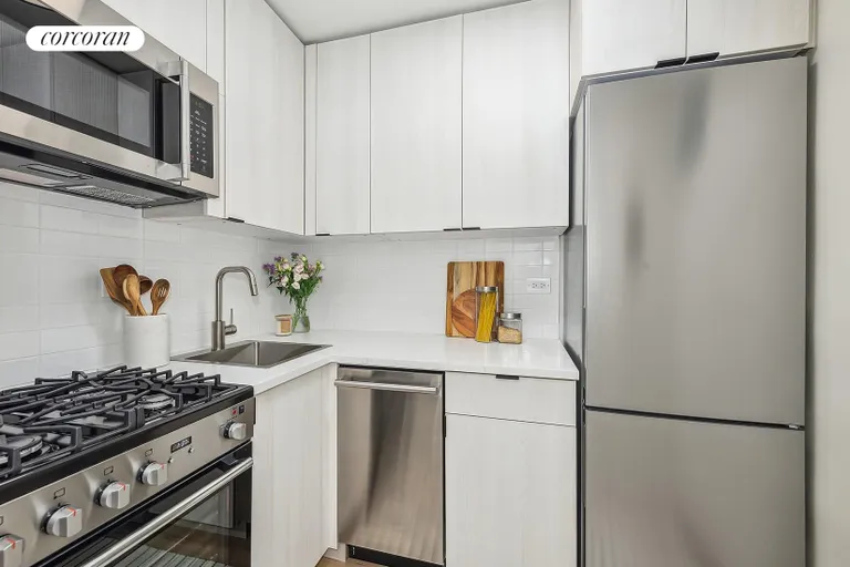 New York City Real Estate | View 330 East 49th Street, 4G | room 4 | View 5