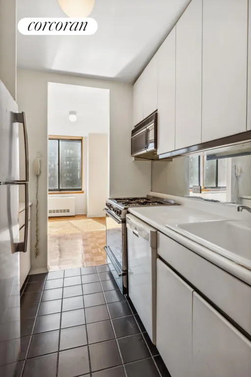 New York City Real Estate | View 250 West 89th Street, 7J | Kitchen | View 5