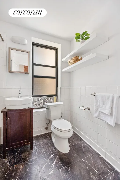New York City Real Estate | View 1520 Bedford Avenue, 2C | Full Bathroom | View 7