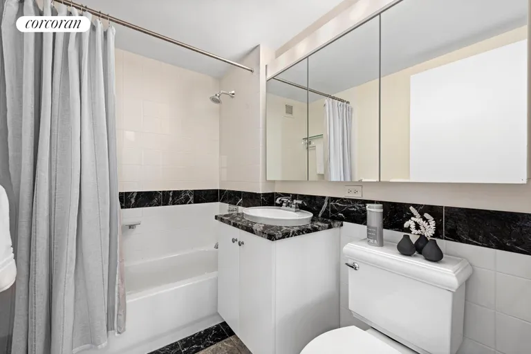 New York City Real Estate | View 425 Main Street, 9S | Bathroom | View 7