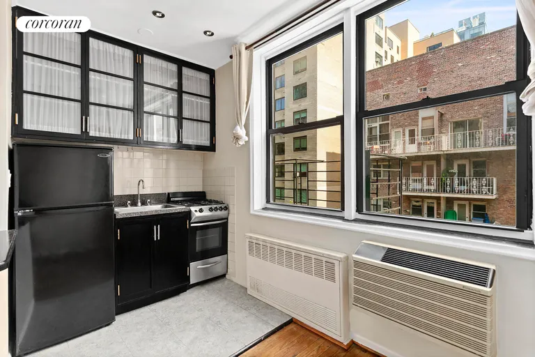 New York City Real Estate | View 148 East 84th Street, 5A | room 1 | View 2