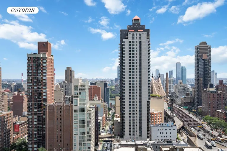 New York City Real Estate | View 200 East 61st Street, 26E | room 4 | View 5