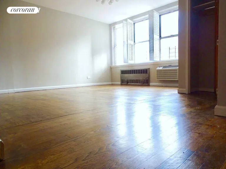 New York City Real Estate | View 207 Ocean Parkway, 5E | Living Room | View 2