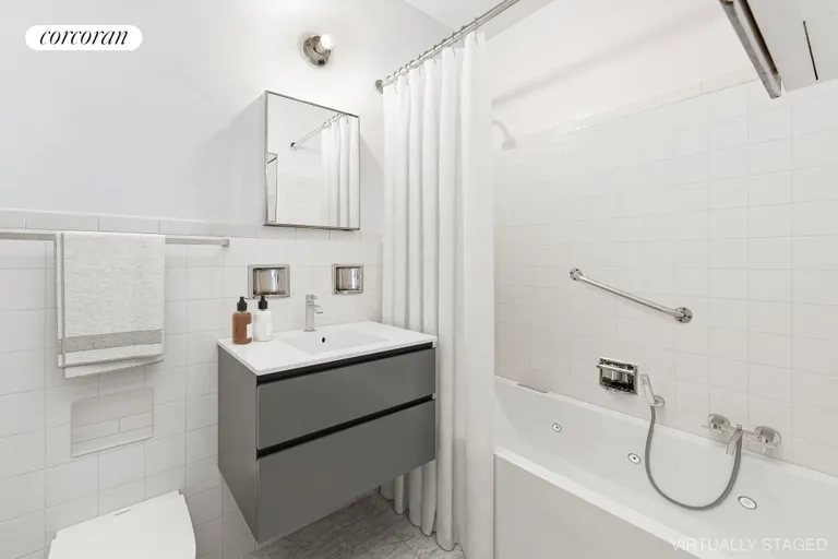 New York City Real Estate | View 392 Central Park West, 20B | Full Bathroom | View 12