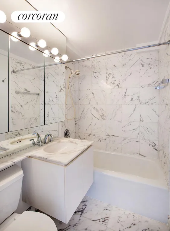 New York City Real Estate | View 301 East 66th Street, 5N | Full Bathroom | View 3