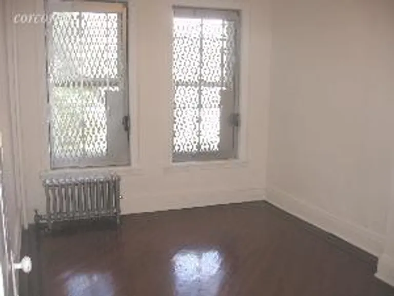 New York City Real Estate | View 14 Hampton Place, 2 | room 1 | View 2