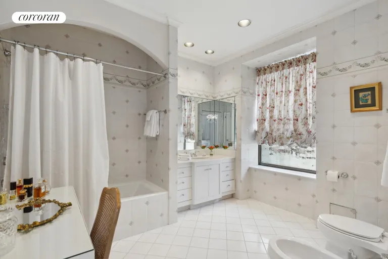 New York City Real Estate | View 740 Park Avenue, 10/11C | Primary Bathroom 1 | View 12