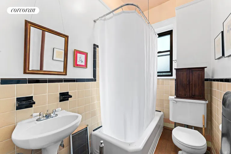 New York City Real Estate | View 615 West 113th Street, 33 | Full Bathroom | View 8