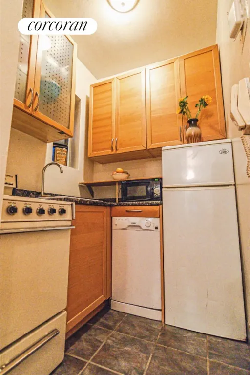 New York City Real Estate | View 205 East 89th Street, 4D | room 4 | View 5