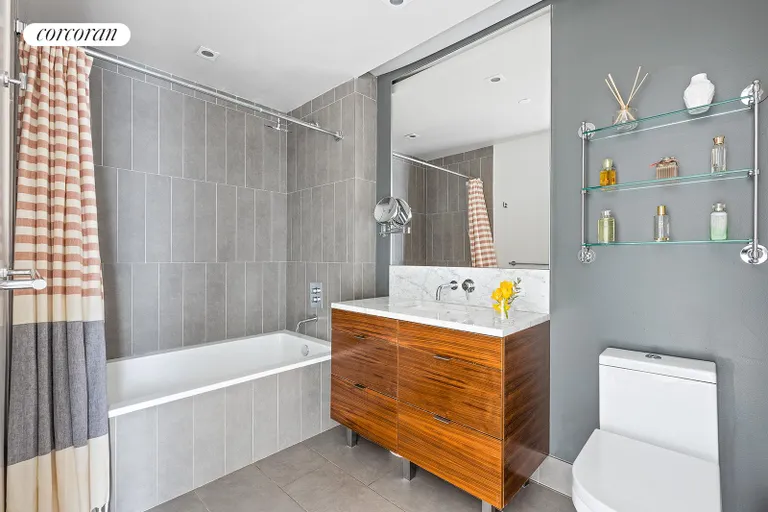 New York City Real Estate | View 205 Water Street, 5B | Full Bathroom | View 6
