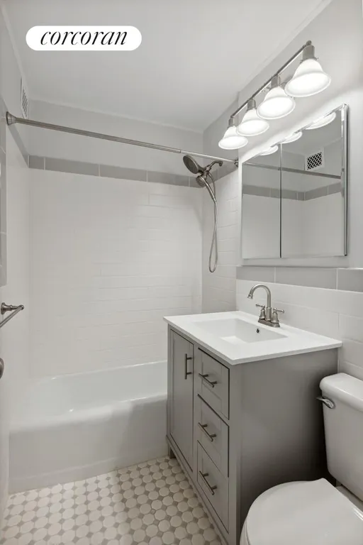 New York City Real Estate | View 201 EAST 25TH STREET, 7J | Full Bathroom | View 4