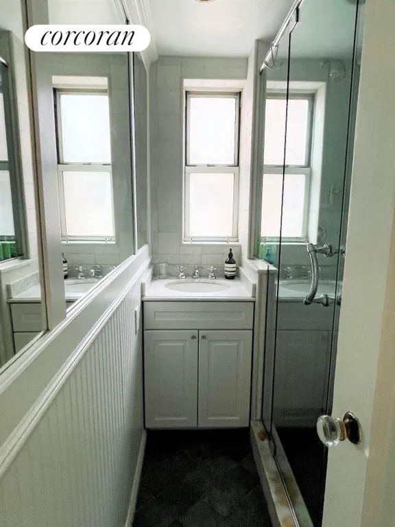 New York City Real Estate | View 333 East 43rd Street, 820 | Full Bathroom | View 7