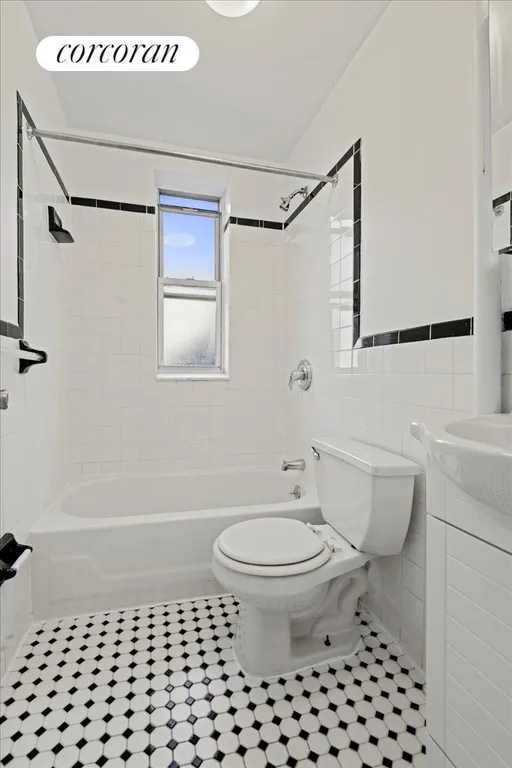 New York City Real Estate | View 3157 Broadway, 21 | Full Bathroom | View 8