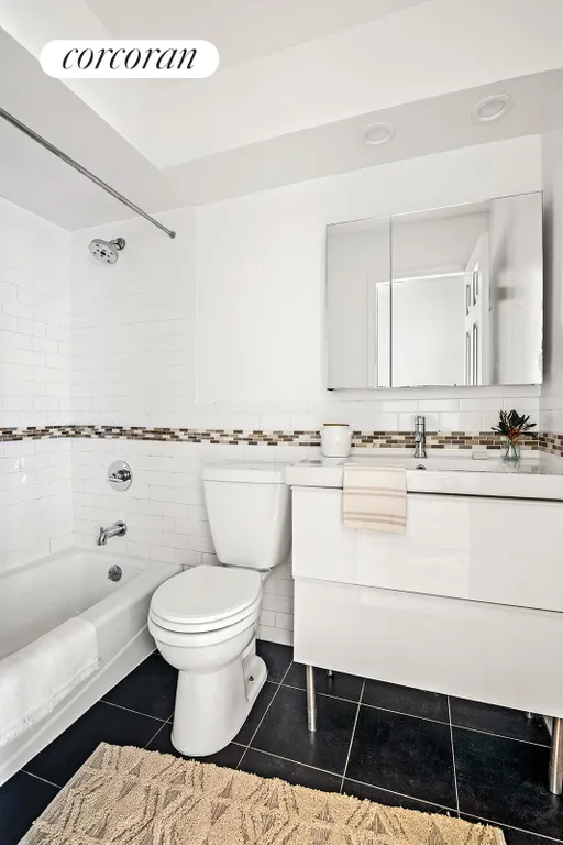 New York City Real Estate | View 299 6th Avenue, 4 | Full Bathroom | View 6