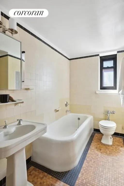New York City Real Estate | View 470 West 24th Street, 18A | room 7 | View 8