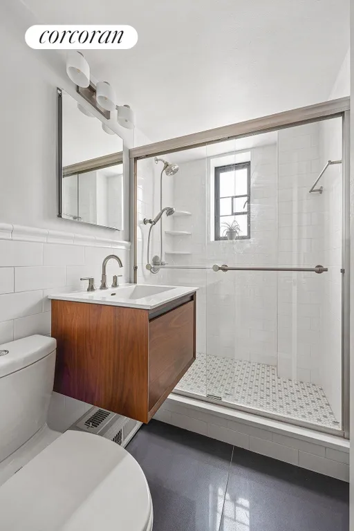 New York City Real Estate | View 130 8th Avenue, 7J | Full Bathroom | View 4