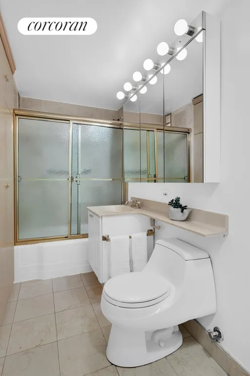 New York City Real Estate | View 420 East 64th Street, W3G | Full Bathroom | View 6