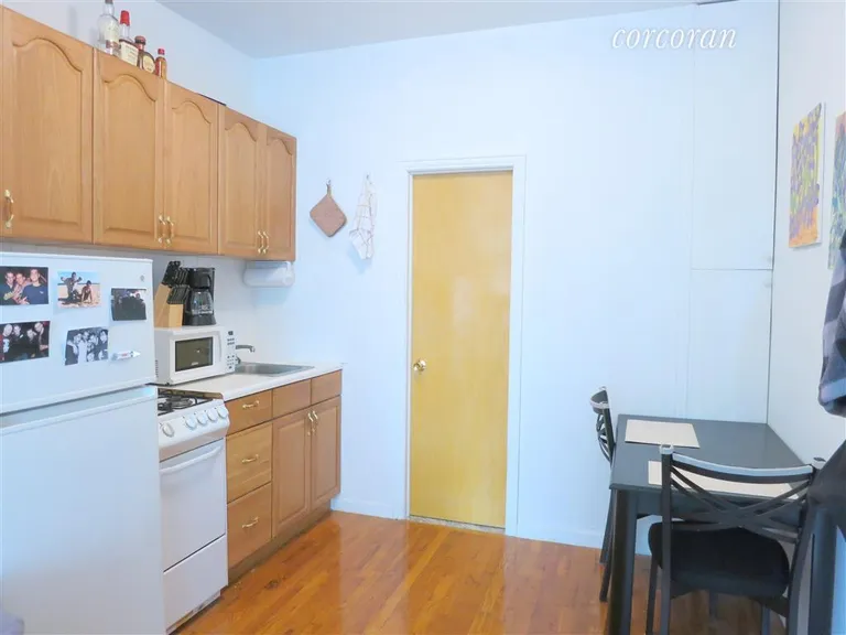 New York City Real Estate | View 139 West 81st Street, 1 | room 4 | View 5