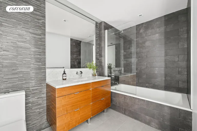New York City Real Estate | View 205 Water Street, 2F | Full Bathroom | View 7