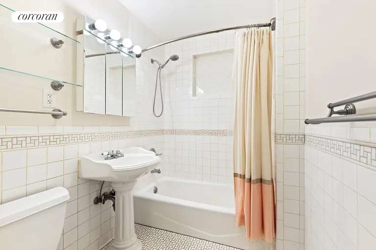New York City Real Estate | View 161 Adelphi Street, 3 | Full Bathroom | View 7