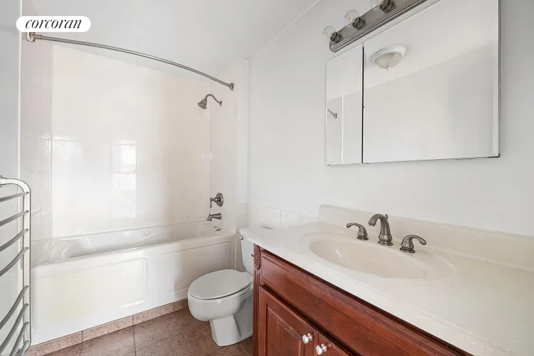 New York City Real Estate | View 1 TIFFANY PLACE, 2D | Full Bathroom | View 5