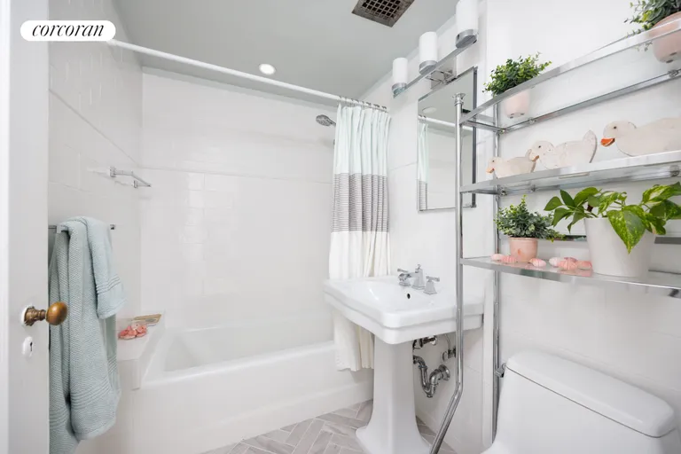 New York City Real Estate | View 405 West 23rd Street, 3J | Full Bathroom | View 5