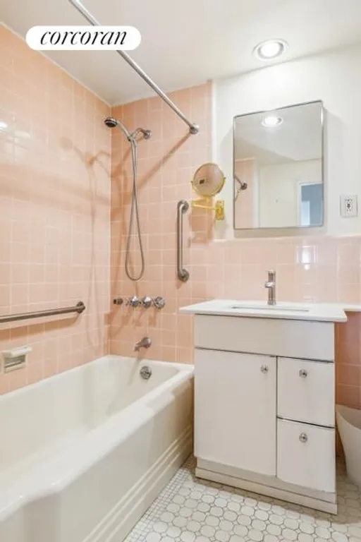 New York City Real Estate | View 200 East End Avenue, 14E | Full Bathroom | View 9