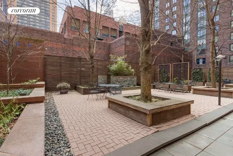 New York City Real Estate | View 250 South End Avenue, 8D | Private Sitting / Barbecue area | View 15