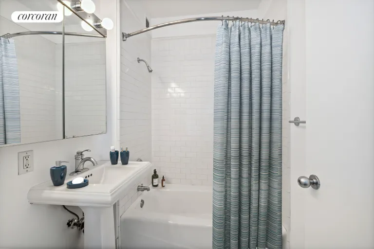 New York City Real Estate | View 252 Seventh Avenue, 17B | 2nd Full Bathroom | View 9