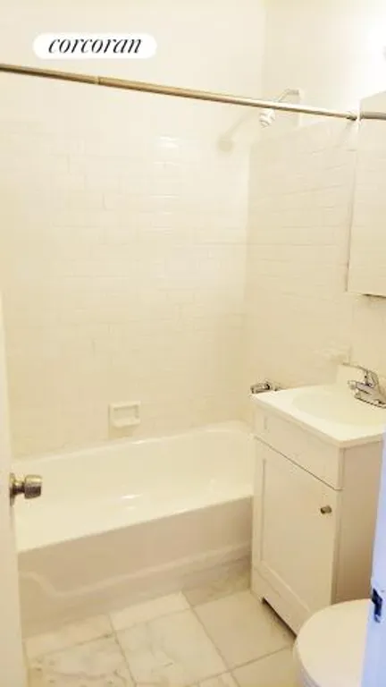 New York City Real Estate | View 102 West 80th Street, 73 | Full Bathroom | View 2