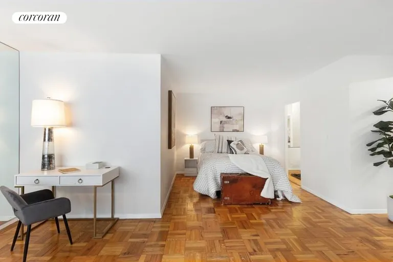 New York City Real Estate | View 20 East 9th Street, 4G | room 4 | View 5