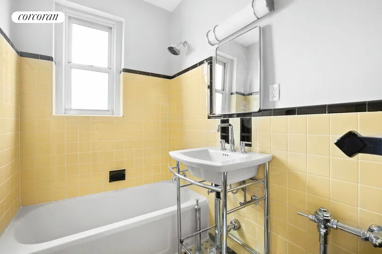 New York City Real Estate | View 55 Eastern Parkway, 6F | Full Bathroom | View 7