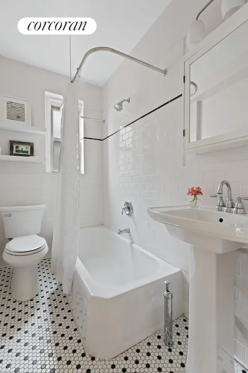 New York City Real Estate | View 414 Albemarle Road, 5H | Full Bathroom | View 6